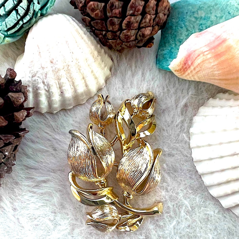 Vintage✨ Lisner Floral Brooch